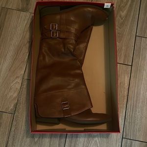 brown boots with huddle on side